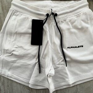 Alphalete Women's Essential Core Shorts White
Size Small Gym
Travel NWT